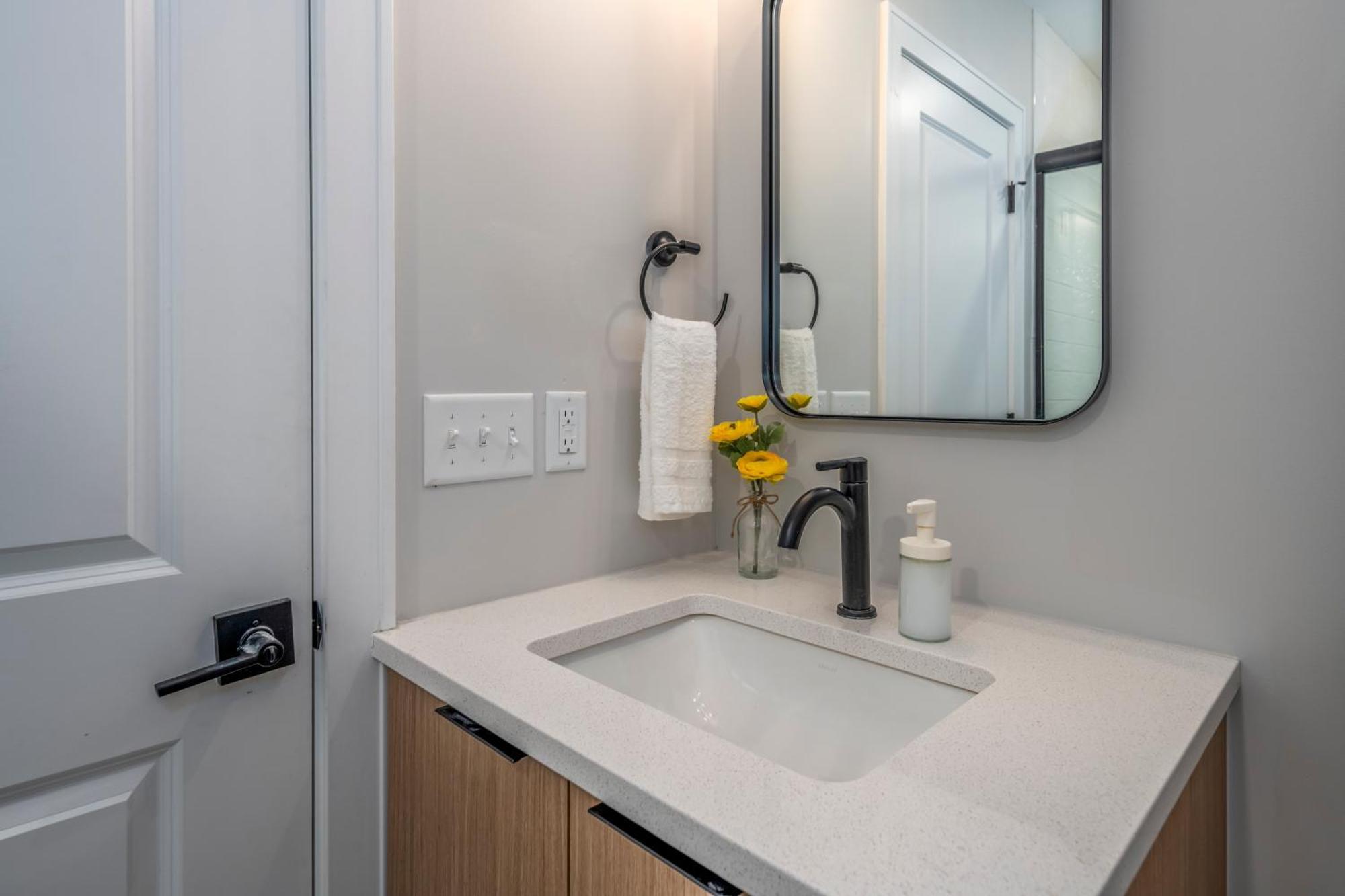 Prime Otr, 3 Lux Queen Beds, Two 55In Tvs, Steps To Tql, Findlay Market, Light Rail, Fast Wifi Cincinnati Bagian luar foto